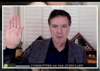 James Comey se Declara No Culpable Ante Cargos de Declaración Falsa y Obstrucción