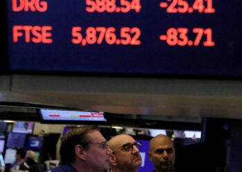La Incertidumbre Política Tiñe de Rojo a Wall Street Tras Cierre Parcial del Gobierno de EE. UU.