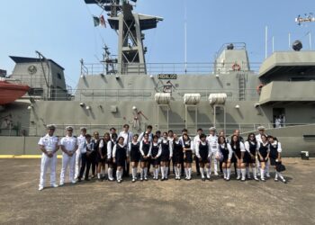 La Marina Fortalece Lazos con el Futuro: Bachillerato de la Costa Visita la Zona Naval