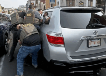 La Red de Alerta del Inmigrante, Así Burlan las Redadas de ICE en EE. UU.