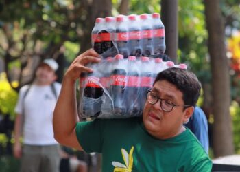 Los Compromisos de Empresarios Refresqueros Obligan a las Bebidas a Usar Menos Azúcar y a Frenar su Publicidad para Proteger a los Niños