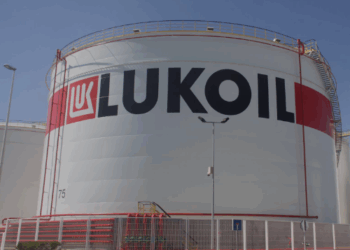 «Lukoil vende activos internacionales tras sanciones de EE.UU»