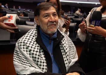 Noroña Defiende Uso de Taxis Aéreos Pese a Polémica