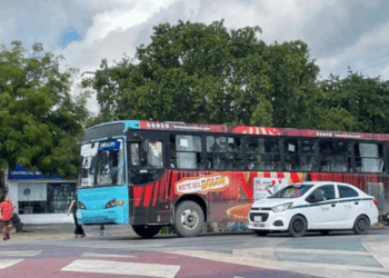 Cancún Cede el Control de las Concesiones de Transporte al Gobierno del Estado