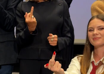 Polémica por el Gesto de Brigitte Macron en la Inauguración de Centro de Investigación de ELA