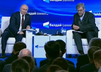 Putin acusa a la OTAN de librar una guerra contra Rusia y revela participación de instructores extranjeros