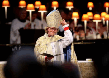Sarah Mullally hace historia como primera mujer al frente de la Iglesia Anglicana