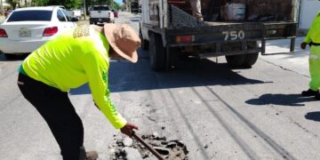 Servicios Públicos de Cancún Intensifican Bacheo en Vialidades Clave