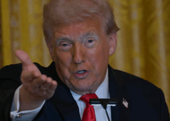 Trump Bromea Sobre Ataques Militares Cerca de Venezuela