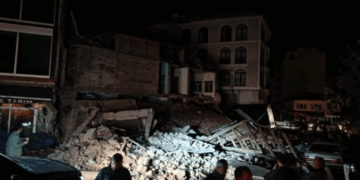 Nuevo Terremoto de Magnitud 6,1 Sacude el Oeste de Turquía y Provoca Colapsos