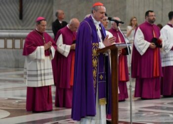 Un Hombre Orinó en el Altar de San Pedro Durante Misa y el Papa Ordena Solemne Acto de Reparación