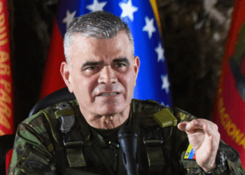 Alerta de Venezuela: Padrino López Califica de «Burda» la Acusación de Narcotráfico de EE.UU. a Petro