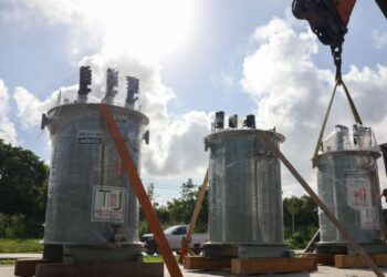 Ana Paty Peralta moderniza el alumbrado público del Boulevard Colosio en Cancún