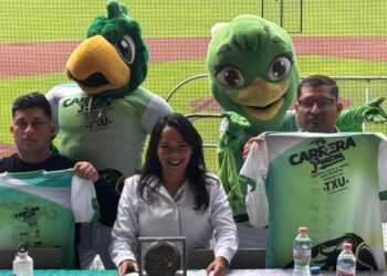 Carrera Pericos de Puebla 2025: presentan playera y medalla del evento “Camina, Corre y Vuela este Invierno”