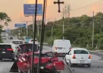 Fuerte choque deja al menos un lesionado en el tramo Puerto Morelos-Cancún
