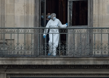 Caen Dos Sospechosos de Robo de Joyas del Louvre: ¿Planes de Huida Frustrados?