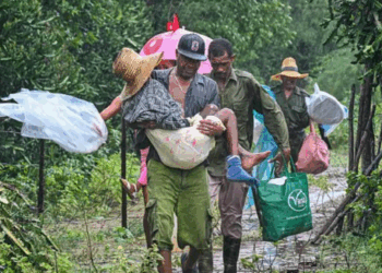 Huracán Melissa Golpea Cuba tras Devastación Histórica en Jamaica