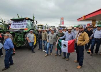 Campesinos en pie de lucha: agricultores bloquean accesos al AMG en gran protesta nacional