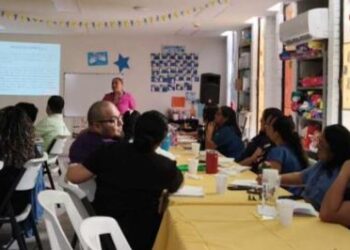 Capacitan a maestros en Playa del Carmen para detectar el espectro autista en estudiantes
