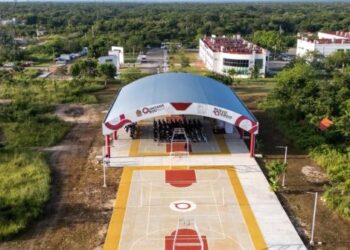 Inaugura Mara Lezama domo y canchas de usos múltiples en la Universidad Politécnica de Bacalar