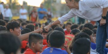 “Espacio Deportivo queda inaugurado: Ana Paty Peralta entrega cancha en la SM 221″