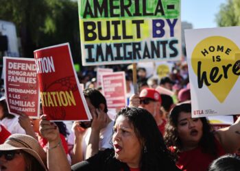 🚨 “Caza oficial”: ICE lanza convocatoria para pagar a quien localice migrantes