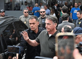 A Pesar de la Sentencia Bolsonaro Conserva Privilegios de Expresidente Incluso en Prisión