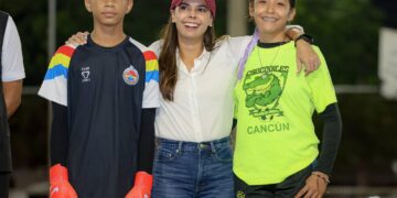 Ana Paty Peralta Impulsa el Desarrollo Deportivo con Nueva Cancha de Pasto Sintético