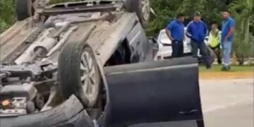 Aparatosa Volcadura en la Avenida Portillo Deja un Lesionado en Cancún