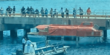 Bote Salvavidas del Carnival Dream Cae al Mar Durante Prueba