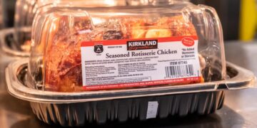 Caos por el Pollo de $4.99: La Oferta de Costco que Desató un “Apocalipsis” en Pasillos