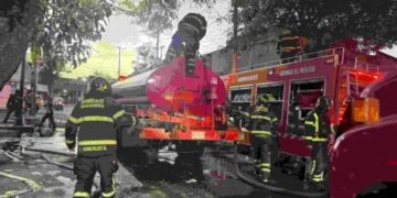 VIDEO «Fuerte incendio en la colonia Morelos deja graves pérdidas en bodega de alimento para mascotas»