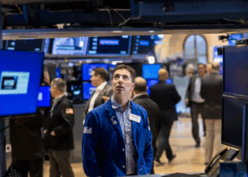 «IPC de la Bolsa Mexicana de Valores alcanza récord superando los 64 mil puntos»