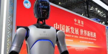 China inicia la producción en masa de robots humanoides para fábricas