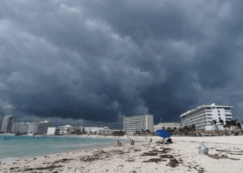 Clima Caluroso y Lluvias Intermitentes en Quintana Roo