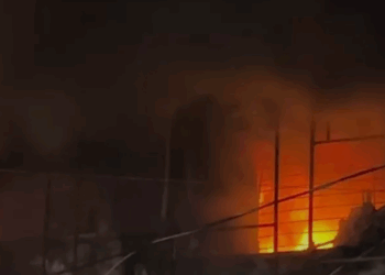 Controlan Fuerte Incendio en Bodega de Plásticos en Tlalnepantla