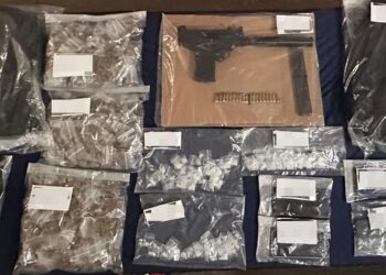 Detienen a Tres con Droga y Arma Uzi en Cancún