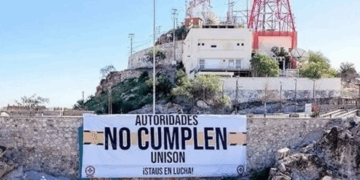 Docentes de la Unison se Movilizan por Educación Gratuita y Solución a Conflicto del ISR