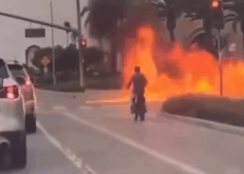 Dramático accidente, motociclista de 16 años sobrevive tras chocar y quedar envuelto en fuego