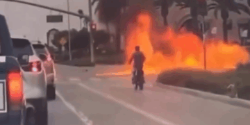 Dramático accidente, motociclista de 16 años sobrevive tras chocar y quedar envuelto en fuego