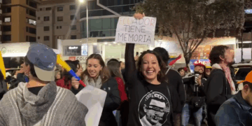 Ecuatorianos Celebran la Victoria del 'No' en la Consulta Popular