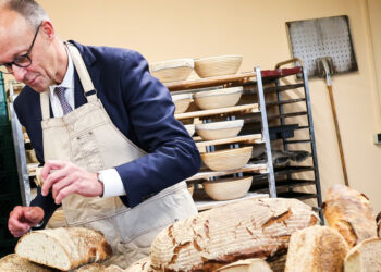 El Canciller Alemán se Queja de no Encontrar "Pan Decente" Tras Visitar Angola