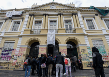 El Paro Estudiantil Mantiene Tomada la Rectoría de la UAEMex