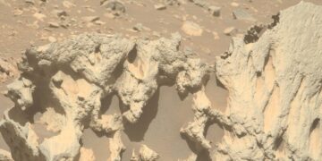 El Perseverance investiga una extraña roca descubierta en un cráter de Marte