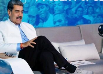 Maduro Luce Loro Piana Mientras Pensionados de Venezuela Sufren Pobreza