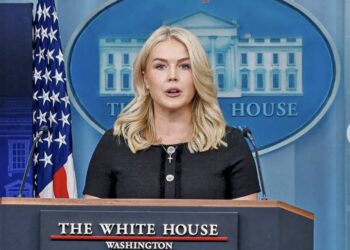 Escándalo Migratorio en la Casa Blanca Pariente Brasileña de Portavoz de Trump es Detenida