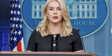 Escándalo Migratorio en la Casa Blanca Pariente Brasileña de Portavoz de Trump es Detenida