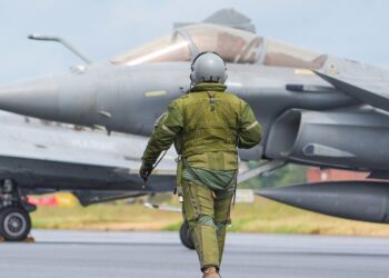 Escasez de dinero bloquea la compra de cazas Rafale para Ucrania