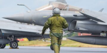 Escasez de dinero bloquea la compra de cazas Rafale para Ucrania