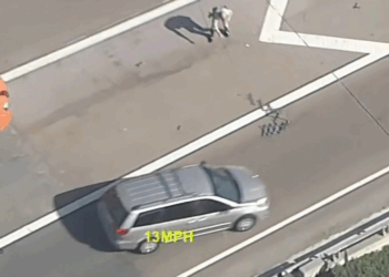 Espectacular persecución en California termina con huida a México